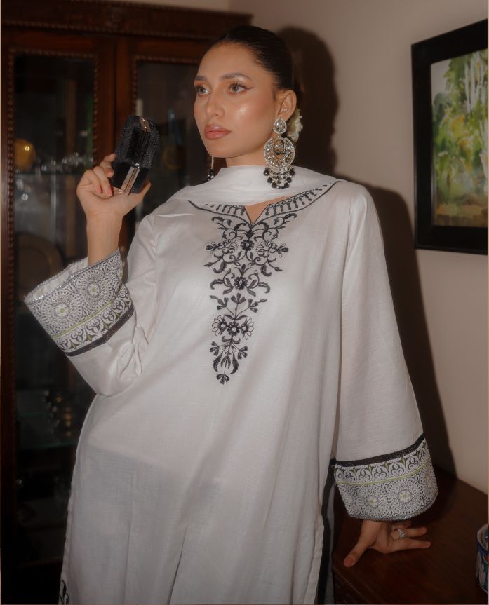 Laiba Khan - Elina Shirt, Trouser and Dupatta - Image 2