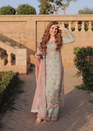 Kubra Khan - Lila Shirt, Trouser and Dupatta