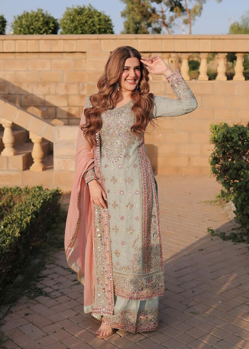 Kubra Khan - Lila Shirt, Trouser and Dupatta - Image 3