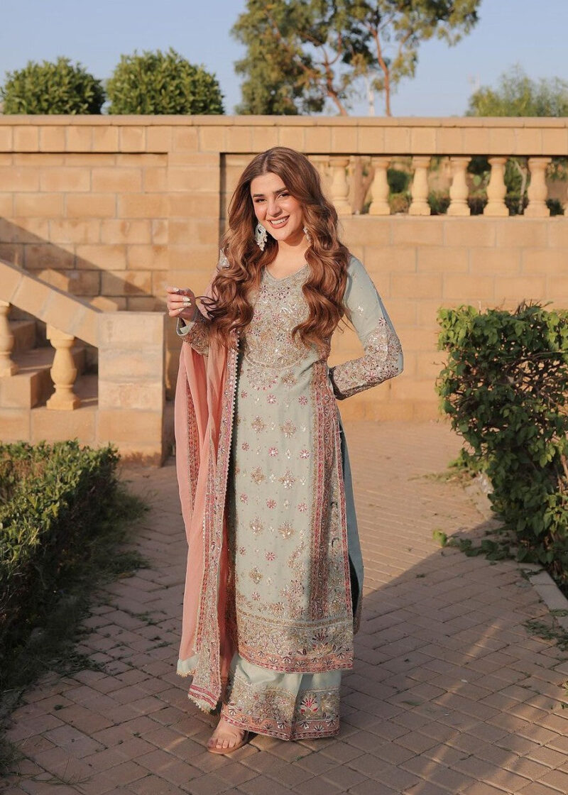 Kubra Khan - Lila Shirt, Trouser and Dupatta - Image 4