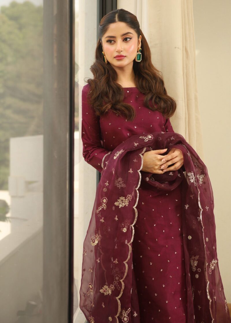 Sajal Ali - Iro Purple Shirt, Trouser and Dupatta - Image 5